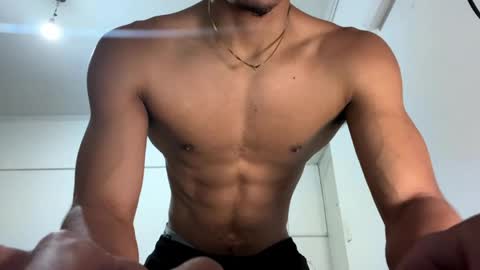 Snapshot of chocolate_sex436778 chatting on May 29, 9:24 pm thiango online show from May 29, 9:24 pm