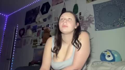 Snapshot of chocolatevanillaswirl3 chatting on February 10, 1:43 am chocolatevanillaswirl3 online show from February 10, 1:43 am