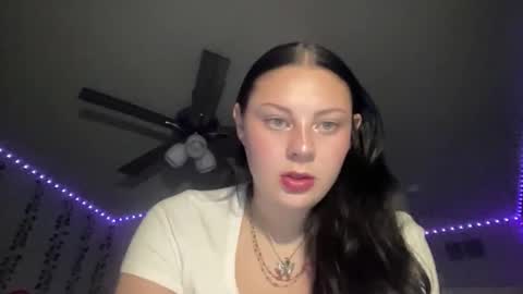 Snapshot of chocolatevanillaswirl3 chatting on April 2, 1:58 am chocolatevanillaswirl3 online show from April 2, 1:58 am