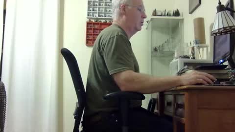 chris2002b online show from November 9, 3:49 am