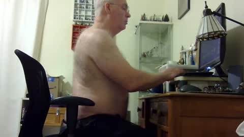 chris2002b online show from February 1, 7:51 am