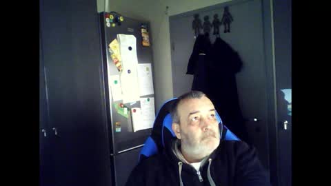 Snapshot of chris250268 chatting on May 1, 5:12 am Chris online show from May 1, 5:12 am