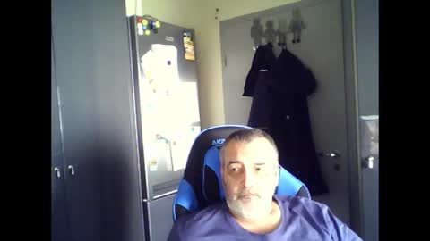 Snapshot of chris250268 chatting on May 2, 9:58 am Chris online show from May 2, 9:58 am