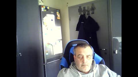 Snapshot of chris250268 chatting on May 9, 10:53 am Chris online show from May 9, 10:53 am