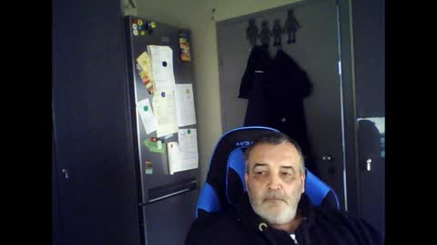 Snapshot of chris250268 chatting on May 15, 8:10 am Chris online show from May 15, 8:10 am