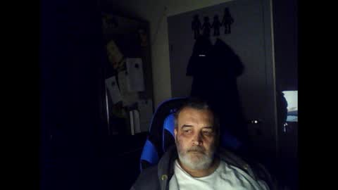 Snapshot of chris250268 chatting on May 22, 2:08 am Chris online show from May 22, 2:08 am