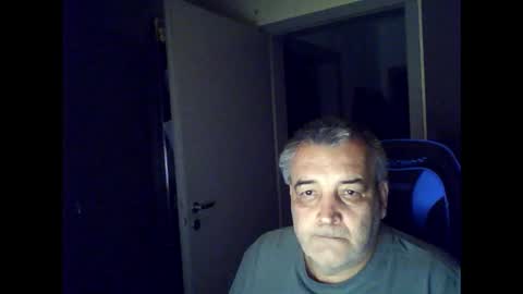 Snapshot of chris250268 chatting on May 24, 12:37 am Chris online show from May 24, 12:37 am