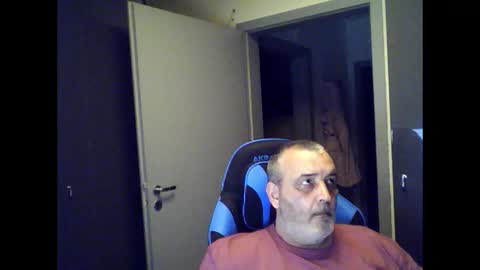 Snapshot of chris250268 chatting on May 31, 12:19 am Chris online show from May 31, 12:19 am