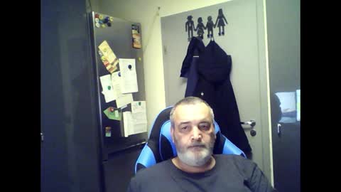Snapshot of chris250268 chatting on June 7, 1:32 am Chris online show from June 7, 1:32 am