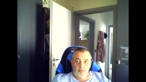Chris online show from July 4, 9:04 am