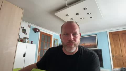 Snapshot of chris_buter chatting on June 23, 9:40 am chris_buter online show from June 23, 9:40 am