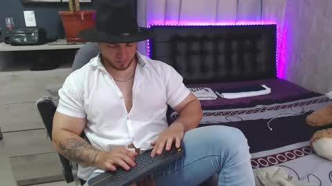 Snapshot of chris_huntter chatting on March 6, 6:59 pm chris_huntter online show from March 6, 6:59 pm
