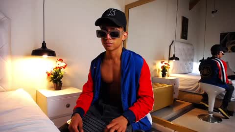 Chris Weell online show from December 16, 2:36 am