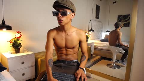 Chris Weell online show from December 21, 8:54 pm