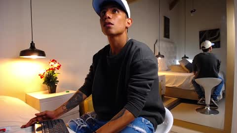 Chris Weell online show from December 23, 2:24 am