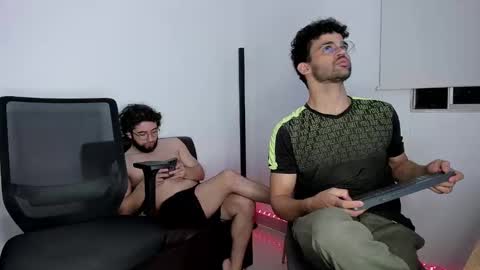 Im Chirs IM MODEL INDEPENDT online show from October 26, 2:50 am