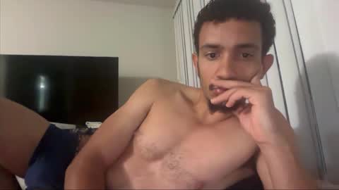 chrislover2125 online show from May 14, 5:36 am