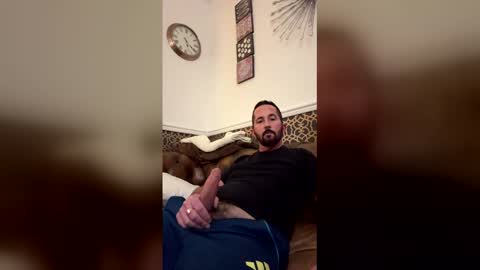 Snapshot of chrismiked chatting on December 21, 5:20 pm love a good pvt sesh online show from December 21, 5:20 pm