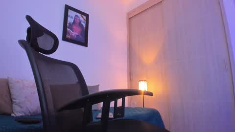 chrismorgan24 online show from March 6, 11:20 pm