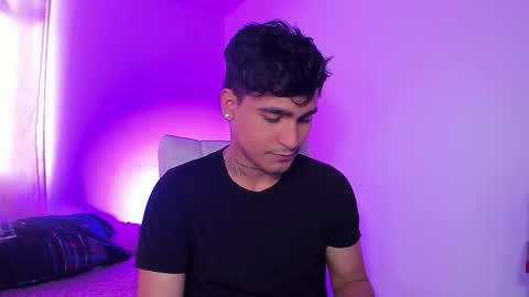 Snapshot of chriss_wg_ chatting on December 22, 8:17 pm Christian Wang online show from December 22, 8:17 pm