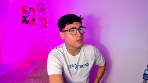 Snapshot of chriss_wg_ chatting on January 8, 6:54 pm Christian Wang online show from January 8, 6:54 pm