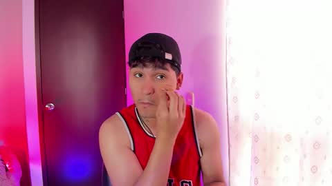 Snapshot of chriss_wg_ chatting on February 1, 7:34 pm Christian Wang online show from February 1, 7:34 pm