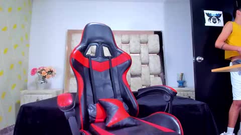 chrissevanss online show from February 5, 9:30 pm