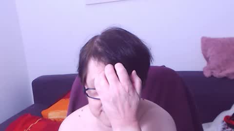 Snapshot of christarose chatting on April 17, 7:28 pm Christa online show from April 17, 7:28 pm