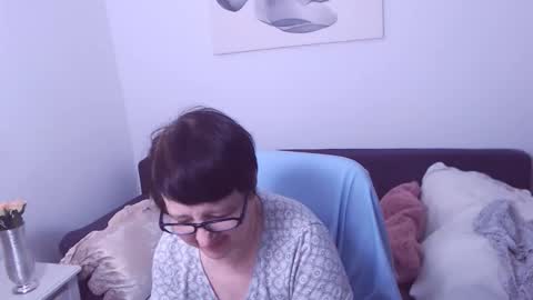 Snapshot of christarose chatting on April 18, 7:29 pm Christa online show from April 18, 7:29 pm
