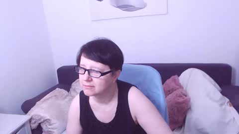 Snapshot of christarose chatting on April 19, 11:42 am Christa online show from April 19, 11:42 am