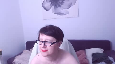 Snapshot of christarose chatting on May 1, 11:31 pm Christa online show from May 1, 11:31 pm