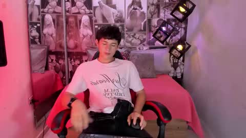 Snapshot of christian_foxx chatting on February 21, 1:34 pm Christian online show from February 21, 1:34 pm