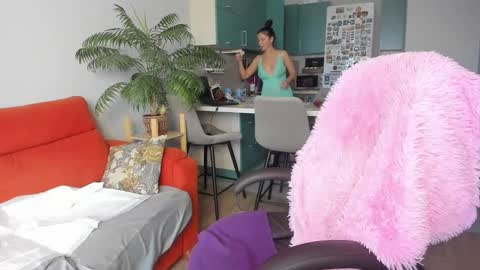 Snapshot of christina_hot chatting on January 27, 9:13 am Chris online show from January 27, 9:13 am