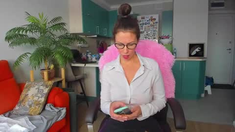 Snapshot of christina_hot chatting on February 15, 11:50 am Chris online show from February 15, 11:50 am