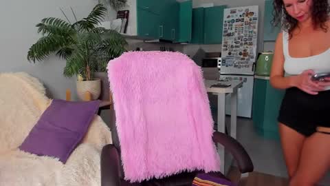 Snapshot of christina_hot chatting on September 8, 2:49 pm Chris online show from September 8, 2:49 pm