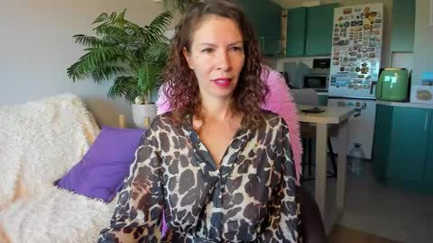 Snapshot of christina_hot chatting on October 8, 6:55 am Chris online show from October 8, 6:55 am