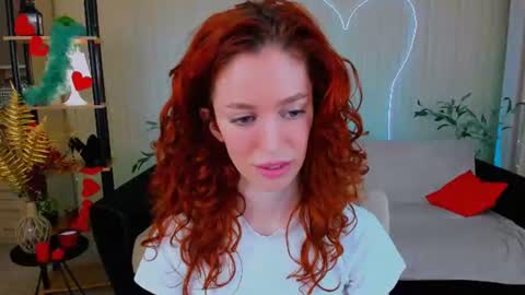 Snapshot of christinaconteeree chatting on July 16, 7:20 pm christinaconteeree online show from July 16, 7:20 pm