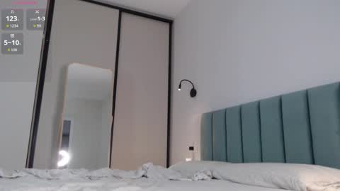 chris online show from October 15, 4:01 am