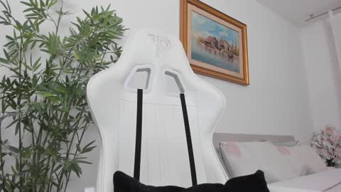 Snapshot of christine0990__ chatting on February 3, 6:40 am Hi im Christine online show from February 3, 6:40 am