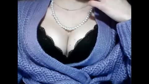 Snapshot of christine40211 chatting on January 2, 8:24 pm christine40211 online show from January 2, 8:24 pm