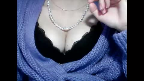 Snapshot of christine40211 chatting on January 3, 12:52 pm christine40211 online show from January 3, 12:52 pm