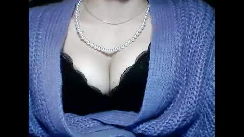 Snapshot of christine40211 chatting on January 3, 3:55 pm christine40211 online show from January 3, 3:55 pm