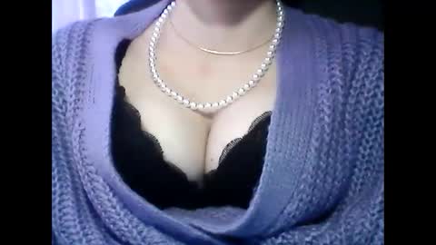 Snapshot of christine40211 chatting on January 4, 12:49 pm christine40211 online show from January 4, 12:49 pm