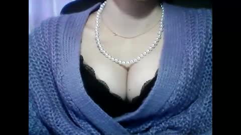 Snapshot of christine40211 chatting on January 6, 1:41 pm christine40211 online show from January 6, 1:41 pm