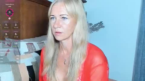 Snapshot of christine_35 chatting on December 22, 12:13 pm Christine - online show from December 22, 12:13 pm