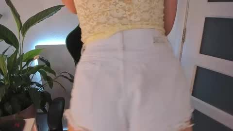 Christine Cardo online show from November 3, 10:32 pm