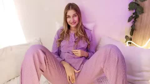 Christine Cardo online show from June 15, 11:40 pm