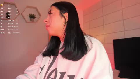 Christine  online show from November 25, 12:05 pm