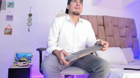 christopher online show from May 30, 8:06 pm