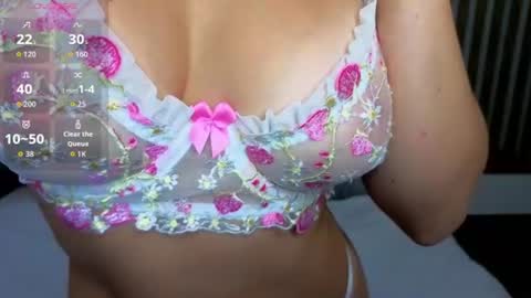 Snapshot of christy_beauty chatting on July 29, 1:59 am Christy online show from July 29, 1:59 am
